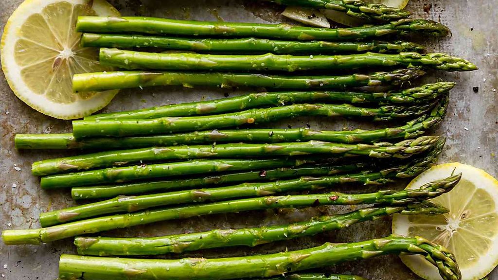 Sautéed Lemon, Garlic, and Mint Asparagus